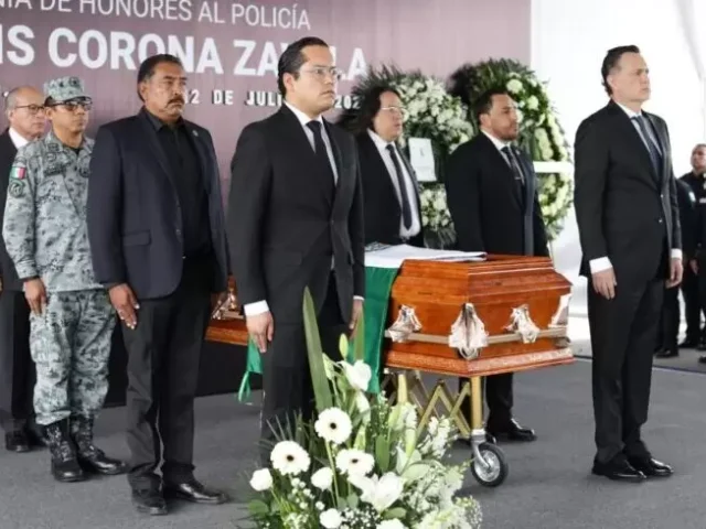 Mauricio Kuri y Chepe Guerrero rinden homenaje a José Luis Corona, policía que falleció en cumplimiento de su deber
