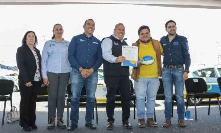 Lee más sobre el artículo Encabeza Cuanalo segunda entrega de QroTaxi en San Juan del Río