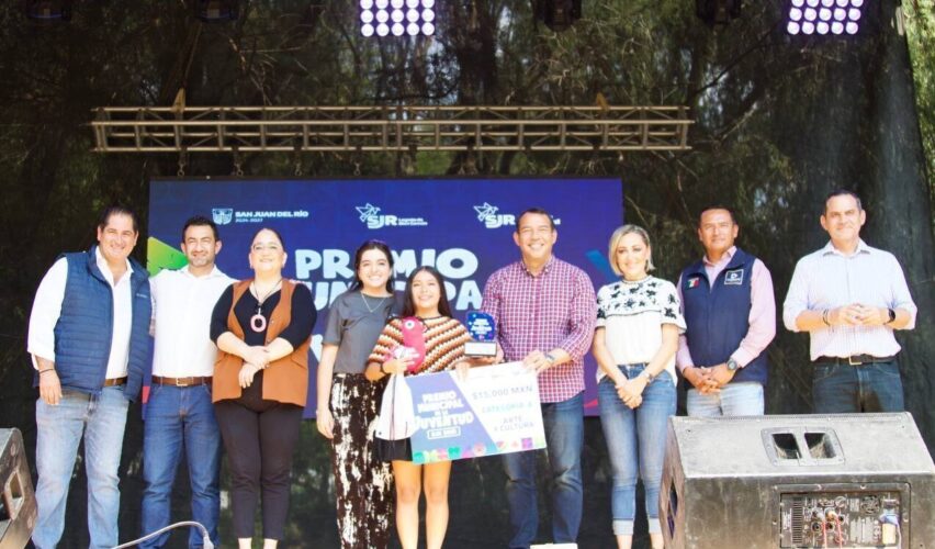 Lee más sobre el artículo Entrega Roberto Cabrera el Premio Municipal de la Juventud 2025