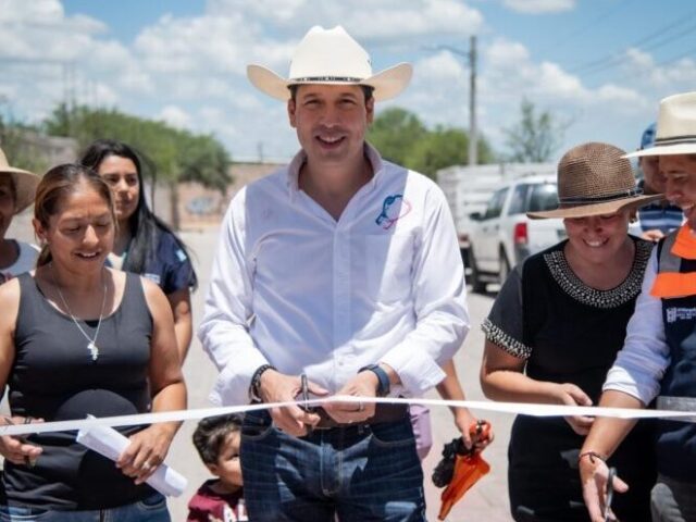 Entrega Rodrigo Monsalvo obras por más de 30 millones de pesos