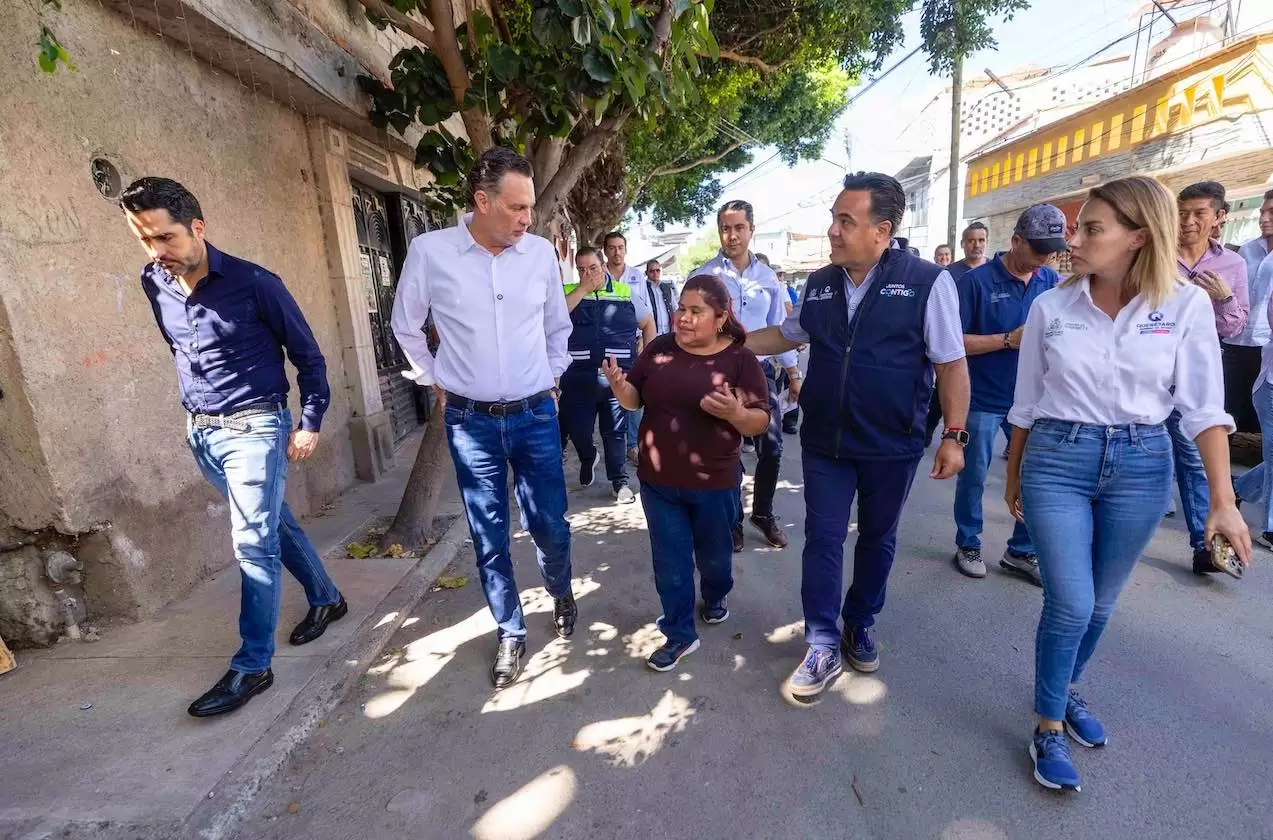 Lee más sobre el artículo Entrega Kuri apoyos a familias afectadas por lluvias en la ciudad de Querétaro