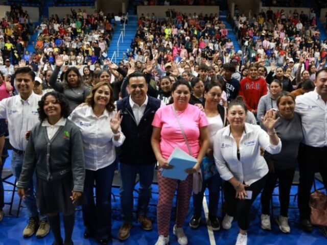 Registra Sedesoq a mil beneficiarios de Transporte Escolar en San Juan del Río