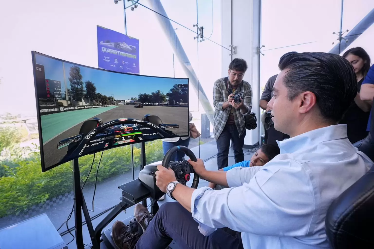 Lee más sobre el artículo Asiste Felifer Macías a Queretagaming 2025