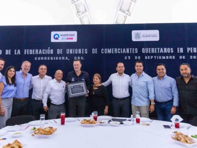 Reconoce Kuri al pequeño comercio en aniversario de federación queretana