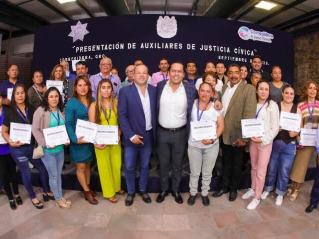Chepe Guerrero presentó a auxiliares de justicia cívica de Corregidora
