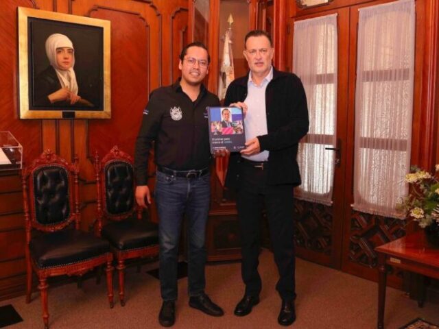 Chepe Guerrero entrega primer informe de resultados al gobernador Kuri