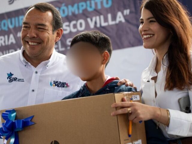Entrega DIF de San Juan del Río 30 equipos de cómputo a telesecundaria de El Sitio