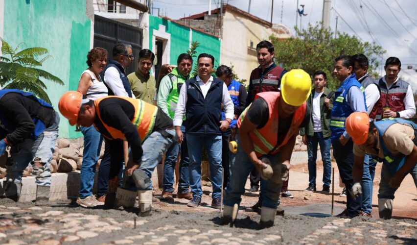 Lee más sobre el artículo Entrega Luis Nava obra social en Tequisquiapan