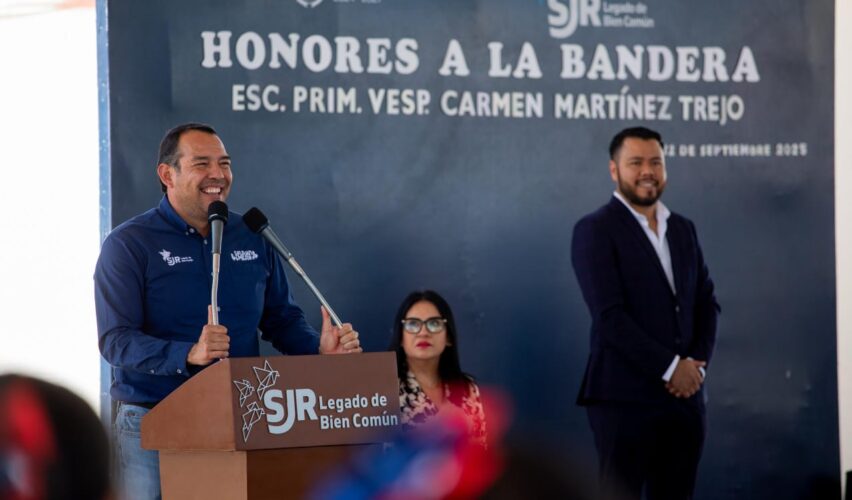Lee más sobre el artículo Encabeza Roberto Cabrera honores a la Bandera en primaria de Santa Cruz Nieto