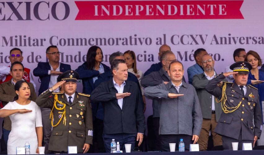 Lee más sobre el artículo Atestigua Kuri desfile cívico militar por aniversario de la lucha de independencia