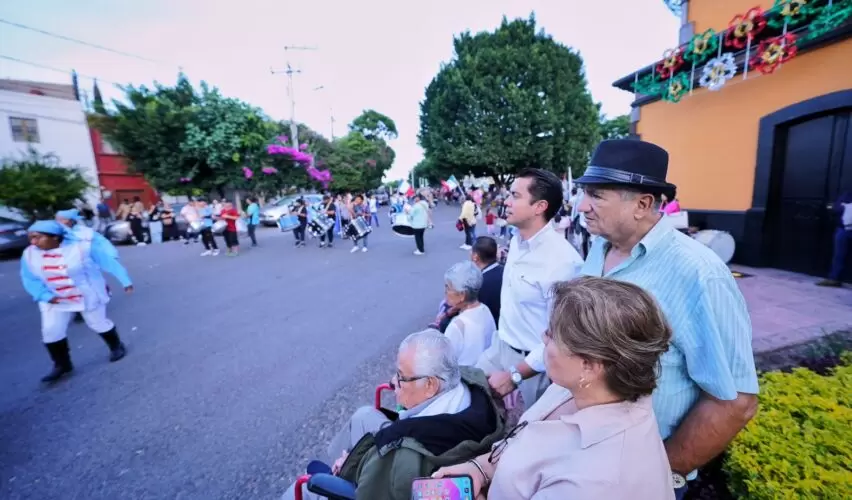 Lee más sobre el artículo Acude Felifer Macías al tradicional festejo de los concheros en el centro de la ciudad
