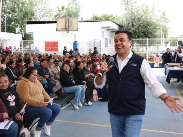 Reciben beneficiarios Tarjetas Contigo en la capital