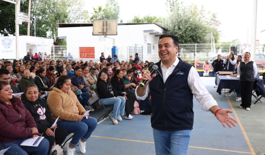 Lee más sobre el artículo Reciben beneficiarios Tarjetas Contigo en la capital