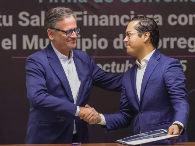Corregidora y Santander otorgarán becas para respaldar a jóvenes universitarios