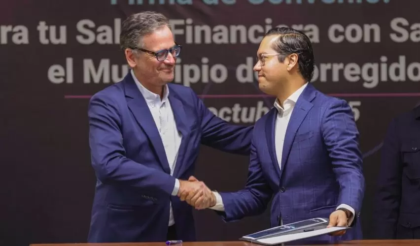 Lee más sobre el artículo Corregidora y Santander otorgarán becas para respaldar a jóvenes universitarios