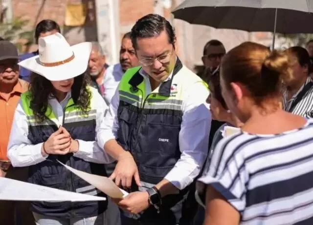 Chepe Guerrero supervisa la construcción de la red de alcantarillado pluvial en la colonia Vista Hermosa