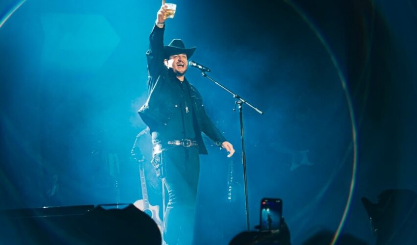 Lee más sobre el artículo Hasta de un millón de pesos sería la multa a Edén Muñoz por cantar narcocorrido