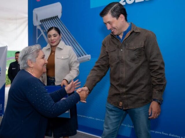Cerca de 500 familias de El Marqués fueron beneficiadas con calentadores solares