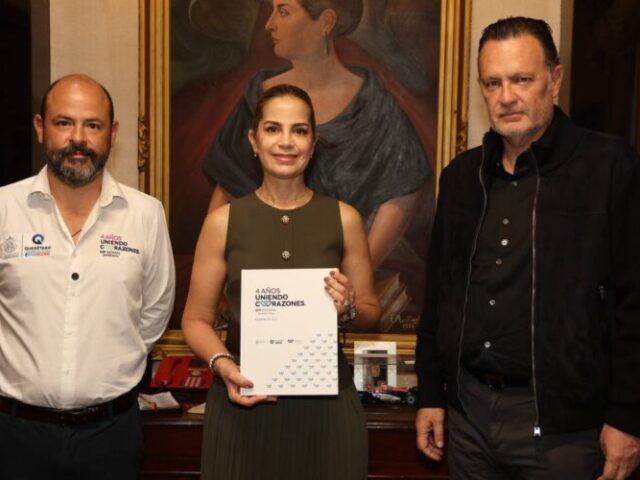 Entrega Car Herrera IV Informe de Actividades del SEDIF al gobernador