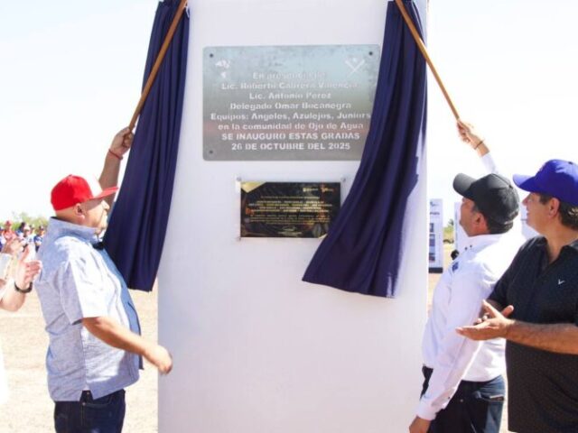 Inaugura Roberto Cabrera gradas en campo de beisbol de Ojo de Agua y da inicio a la Liga 2025-2026