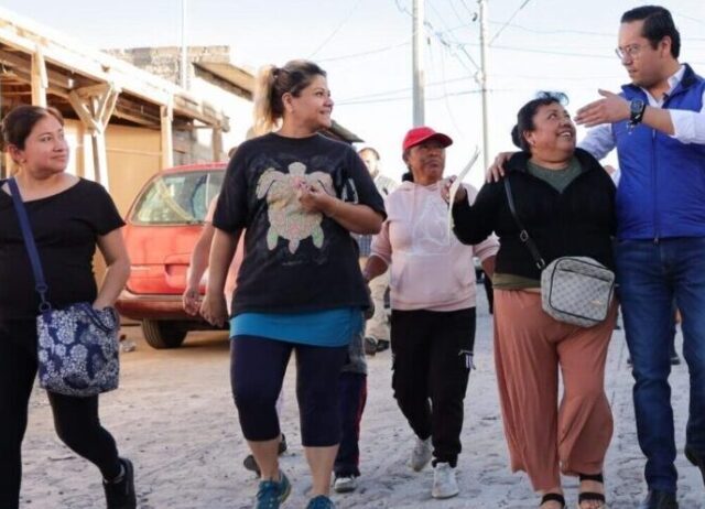 Inaugura Chepe Guerrero urbanización de la calle Nochebuena en Valle de los Pinos