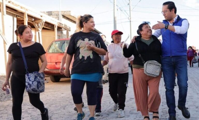 Lee más sobre el artículo Inaugura Chepe Guerrero urbanización de la calle Nochebuena en Valle de los Pinos