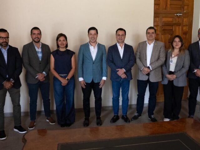 Colaboran El Marqués y OXXO en programas sociales y recaudación municipal