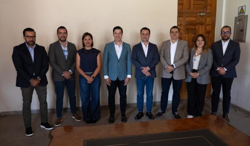 Lee más sobre el artículo Colaboran El Marqués y OXXO en programas sociales y recaudación municipal