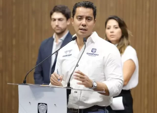 Presenta Felifer Macías la XIV Edición de la Carrera Nocturna