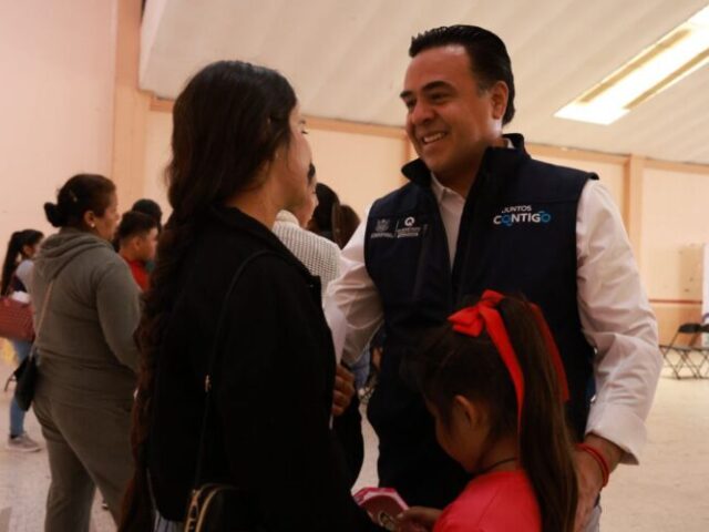 Supervisa Luis Nava entrega de Tarjetas Contigo a familias de Huimilpan