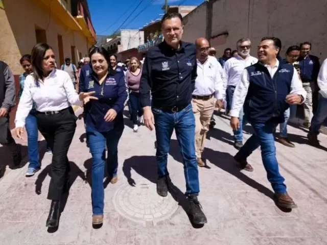 Entrega gobernador Kuri rehabilitación de calles en Peñamiller