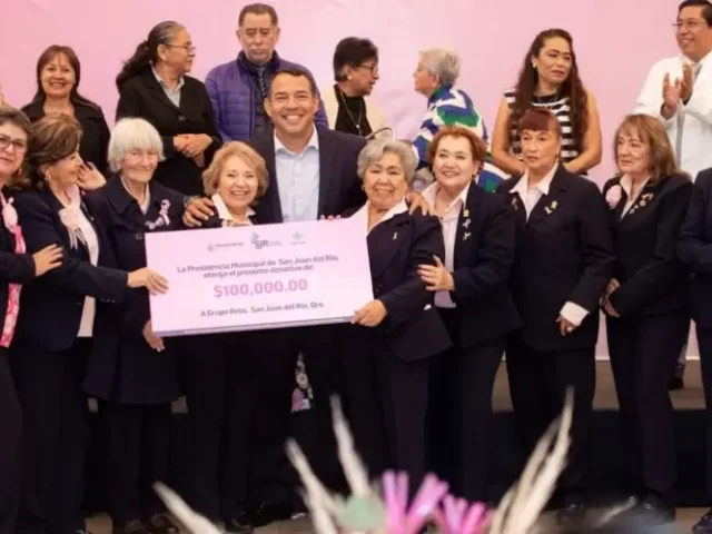 Roberto Cabrera entrega donativo a la Asociación Civil Grupo Reto San Juan del Río