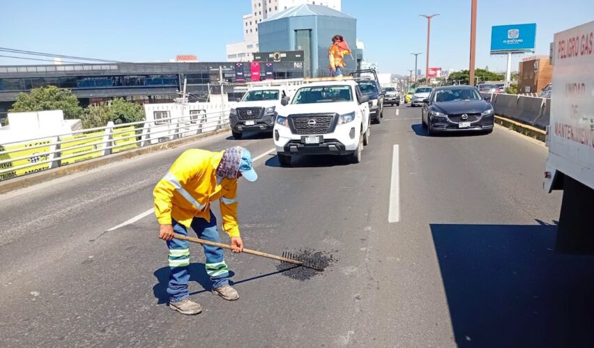 Lee más sobre el artículo Realiza CEI bacheo en Paseo Constituyentes