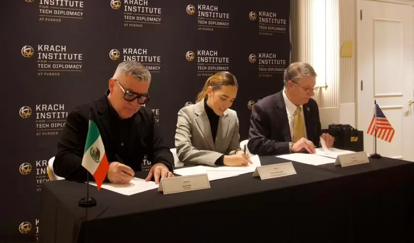 Lee más sobre el artículo Firma Sejuve convenio con Universidad de Purdue para otorgar becas tecnológicas a jóvenes queretanos