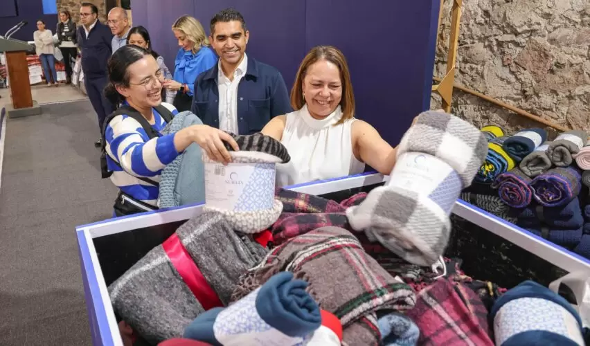 Lee más sobre el artículo Gaby Trápala arranca la Colecta Invernal 2025 para abrigar a quienes más lo necesitan