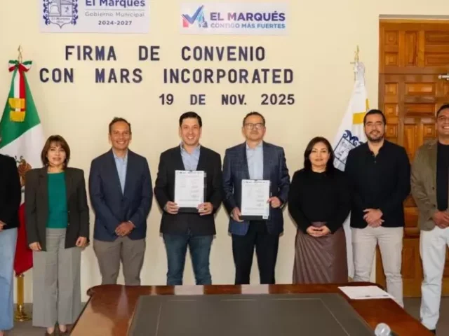 Monsalvo firma convenio para fortalecer bienestar animal en El Marqués