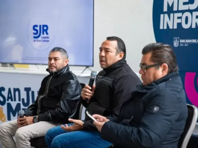 Roberto Cabrera entrega techo y cancha en secundaria de Senegal de las Palomas