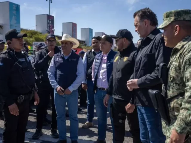 Realiza Kuri Pase de Revista a corporaciones para seguridad de FIGQ 2025