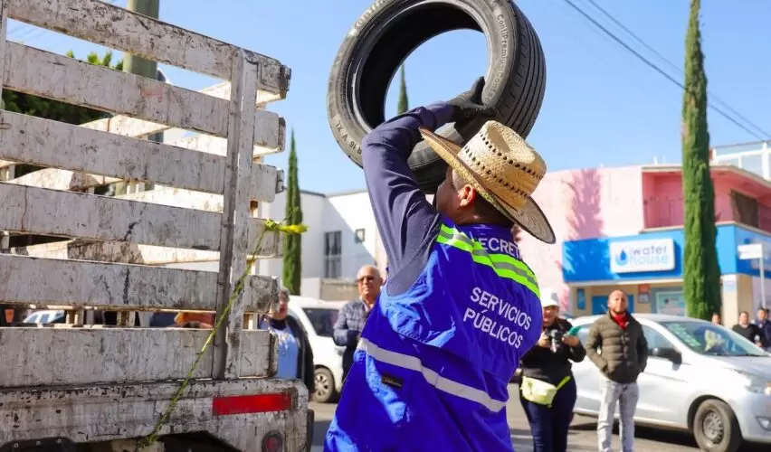 Lee más sobre el artículo Continúa recolección de tiliches en Corregidora; ahora fue en Misión San Carlos
