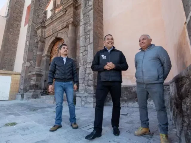 Recorre Roberto Cabrera trabajos de rehabilitación de la Parroquia de Santo Domingo