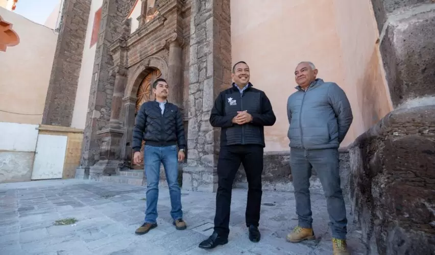 Lee más sobre el artículo Recorre Roberto Cabrera trabajos de rehabilitación de la Parroquia de Santo Domingo