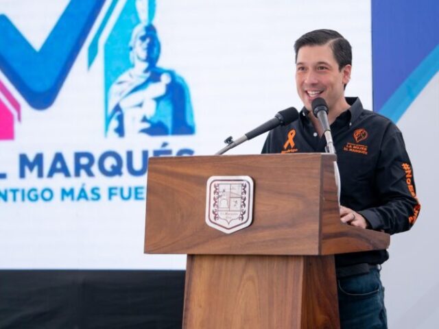 Entrega Monsalvo apoyos económicos a 429 micro y pequeños empresarios de El Marqués
