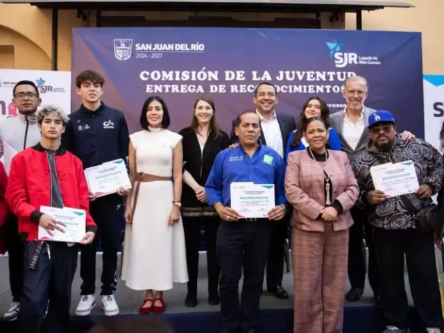 Encabeza Roberto Cabrera la primera entrega de reconocimientos “Ser Joven” a sanjuanenses destacados