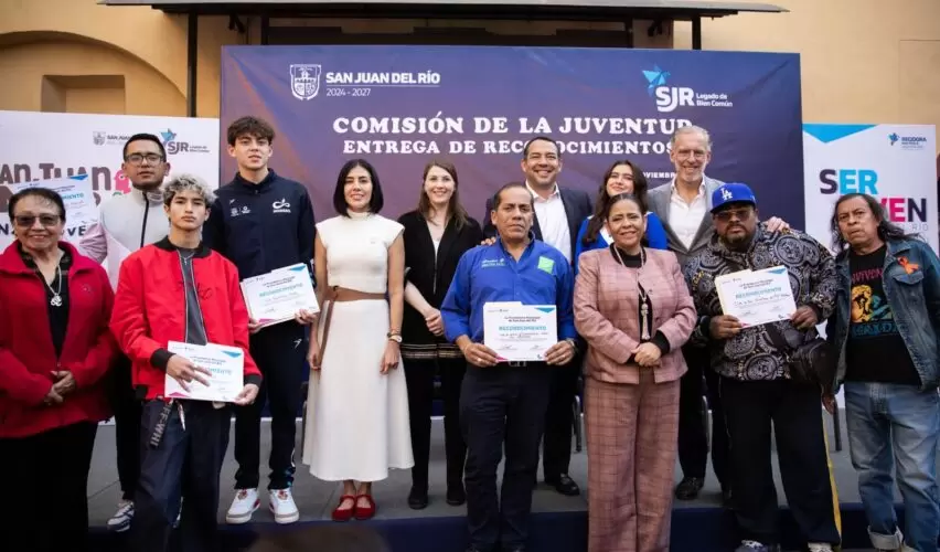 Lee más sobre el artículo Encabeza Roberto Cabrera la primera entrega de reconocimientos “Ser Joven” a sanjuanenses destacados