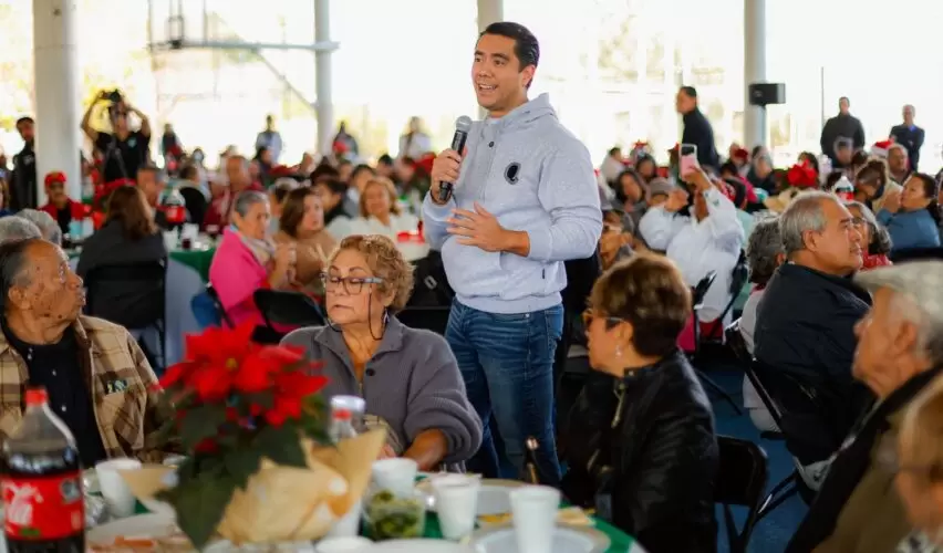 Lee más sobre el artículo Asiste Felifer Macías a la Posada de Adultos Mayores