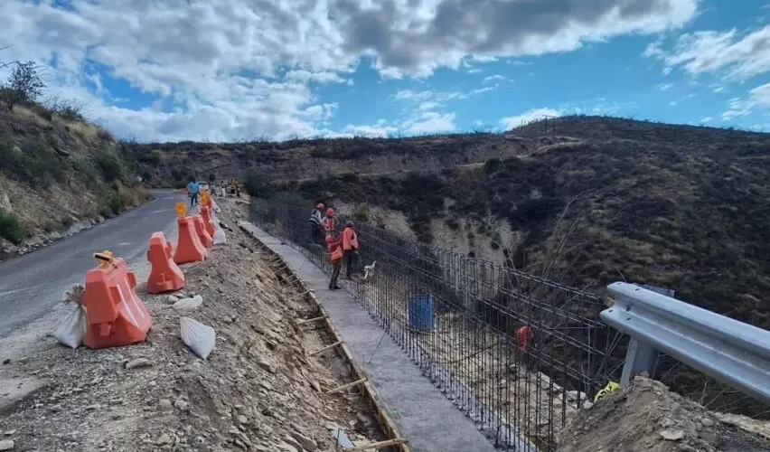 Lee más sobre el artículo Continúa restablecimiento de caminos en la Sierra y el Semidesierto