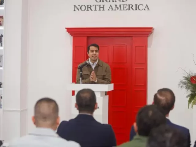 Acude Felifer Macías a la inauguración del Centro de Liderazgo Leadership Center “The Grand North America”