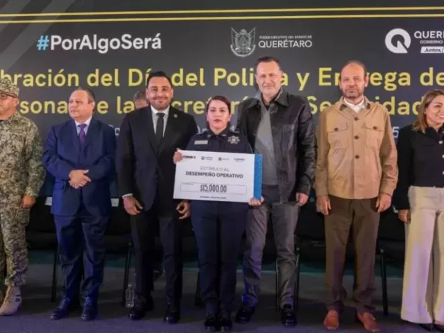 Entrega Kuri reconocimientos a elementos de SSC en el marco del Día del Policía
