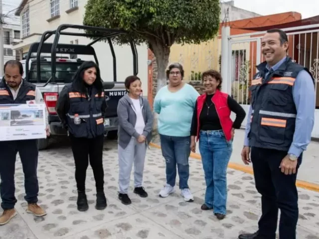 Entrega Roberto Cabrera rehabilitación de calles en Lomas de San Juan