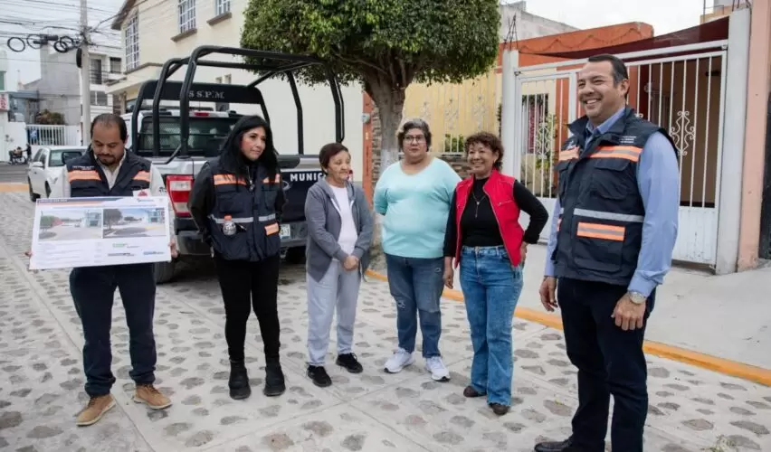 Lee más sobre el artículo Entrega Roberto Cabrera rehabilitación de calles en Lomas de San Juan